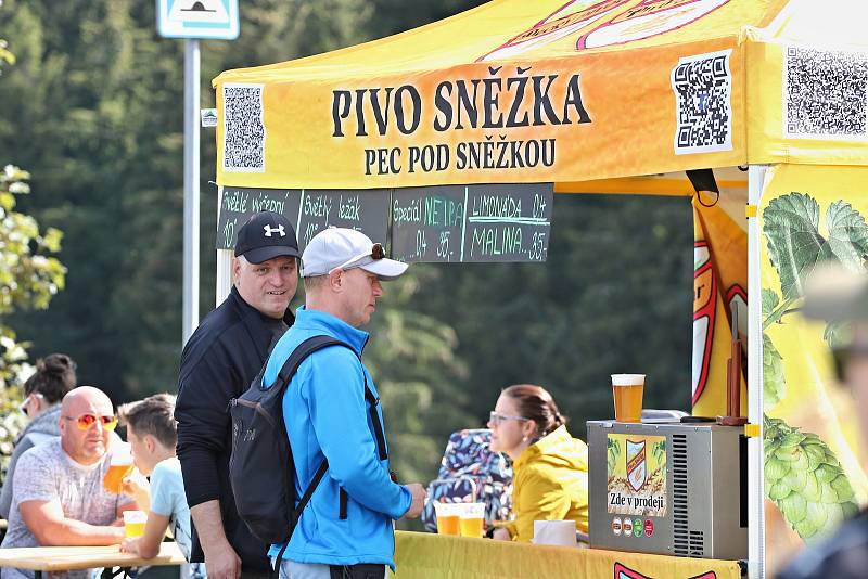 Gastronomická soutěž Krakonošův guláš byla letos jiná než v předchozích ročnících, vařilo se na různých místech Pece pod Sněžkou.