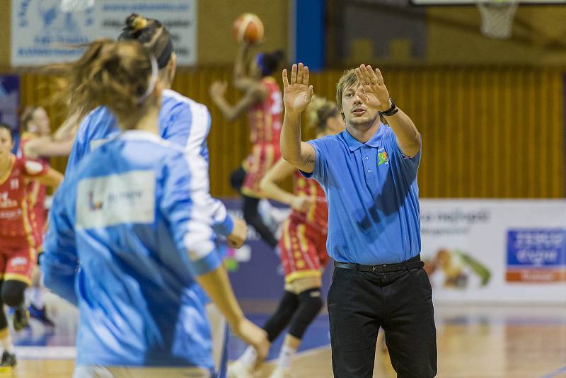 Basketbalistky Trutnova ve výborném ligovém utkání dosáhly cenného vítězství proti pražské Slavii