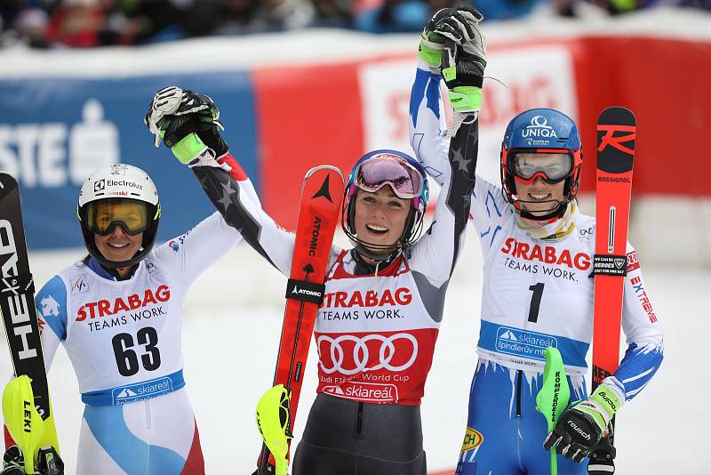 Tři nejlepší slalomářky: Holdenerová, Shiffrinová a Vlhová.