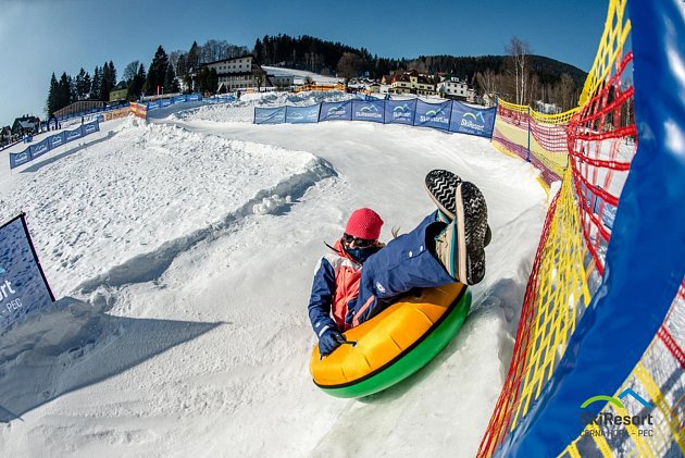 Snowtubing v Janských Lázních.