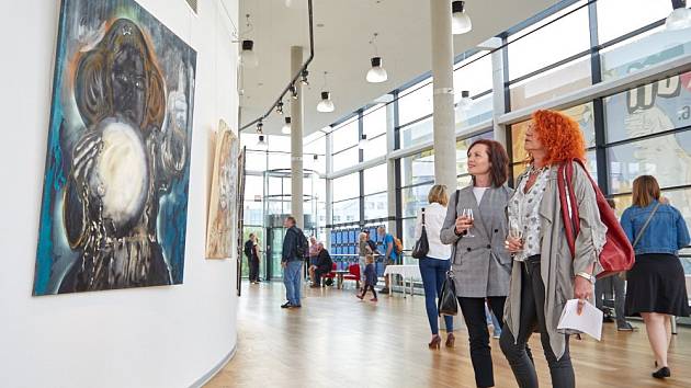 Galerii Uffo zaplnila výstava Totemy dvou výtvarných umělců
