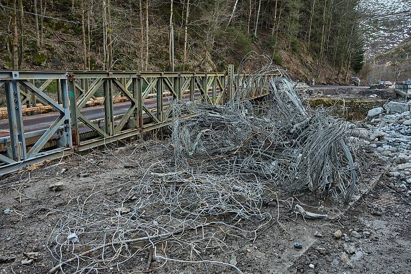 Královéhradecký kraj bourá tři mosty v Temném Dole ve východních Krkonoších na silnici mezi Horním Maršovem a Pecí pod Sněžkou, postaví místo nich nové.