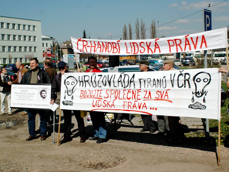 Demonstrace k dvacátému výročí smrti Pavla Wonky