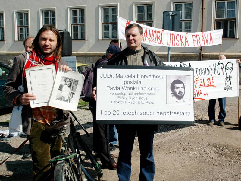 Demonstrace k dvacátému výročí smrti Pavla Wonky