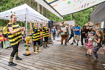 Mezinárodní den dětí se blíží a Stezka korunami stromů Krkonoše připravila již tradičně ve spolupráci s trutnovskou agenturou pro malé návštěvníky rozmanitý program plný tanečků, písniček a zábavných her.