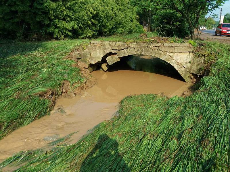 Následky povodně v Dubenci na Královédvorsku.