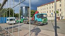 Kvůli rekonstrukci pěší zóny v Horské ulici v Trutnově je od pondělí až do května příštího roku uzavřené malé parkoviště vedle autobusového nádraží.