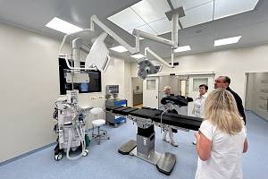 V nemocnici ve Dvoře Králové nad Labem se podařilo vybudovat nové operační sály pro chirurgii a urologii za 97 milionů korun.