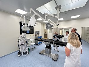 V nemocnici ve Dvoře Králové nad Labem se podařilo vybudovat nové operační sály pro chirurgii a urologii za 97 milionů korun.