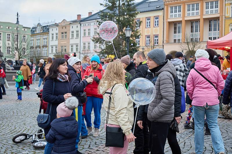 Rozsvícení vánočního stromu v Trutnově doprovodil v Trutnově kulturní program.