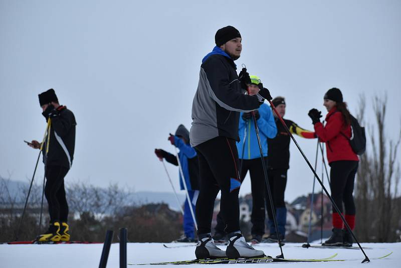 Ve vrchlabském areálu Vejsplachy můžou lidé využívat 4 kilometry osvětlených běžeckých tratí s umělým sněhem.