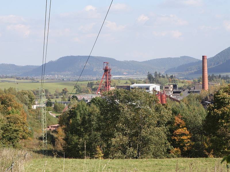 Obrovskou historii má hornictví na Žacléřsku, uhlí se tam dolovalo 422 let.  Jeho dějiny popsal Jiří Mauer.