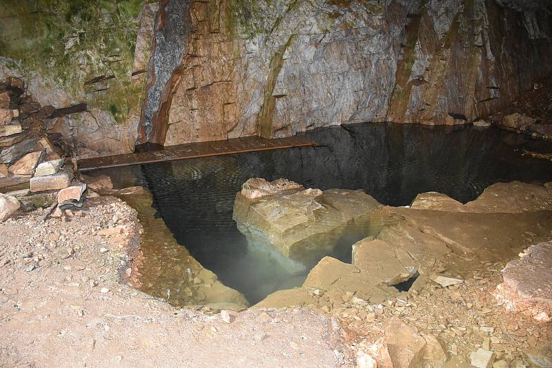 Detailní výzkum krkonošského krasu přinese poznatky o geologickém vývoji, krápníkové výzdobě a jeskynních sedimentech. Albeřičtí jeskyňáři absolvují nejrozsáhlejší bádání v  Albeřické jeskyni, která je největší v Krkonoších.