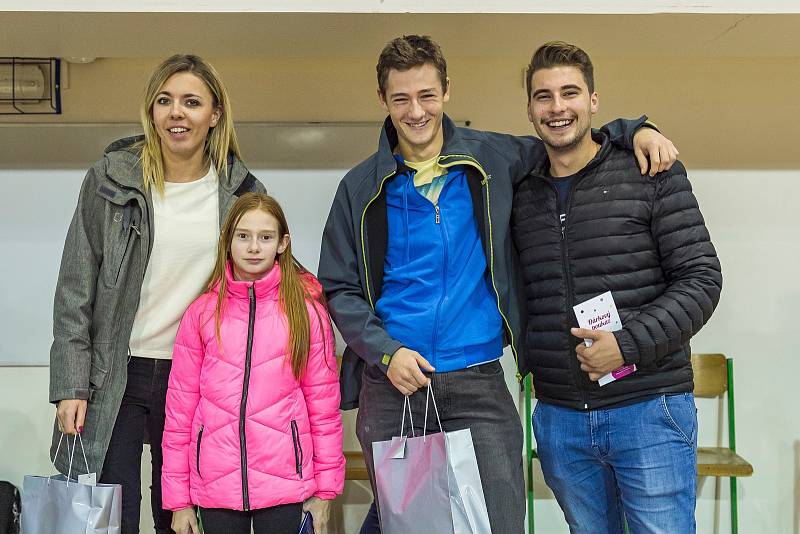 V derby basketbalistek vyhrál favorizovaný Hradec Králové v Trutnově 100:53. Součástí zápasu byla charitativní akce se Stacionářem mezi mosty Trutnov.