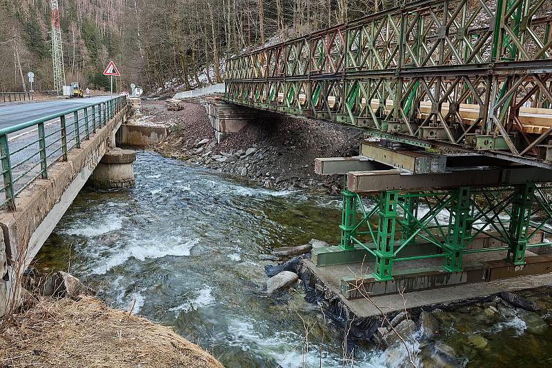 Královéhradecký kraj bourá tři mosty v Temném Dole ve východních Krkonoších na silnici mezi Horním Maršovem a Pecí pod Sněžkou, postaví místo nich nové.