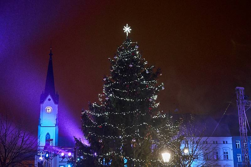 Tradiční městská slavnost Vánoční strom v Trutnově.