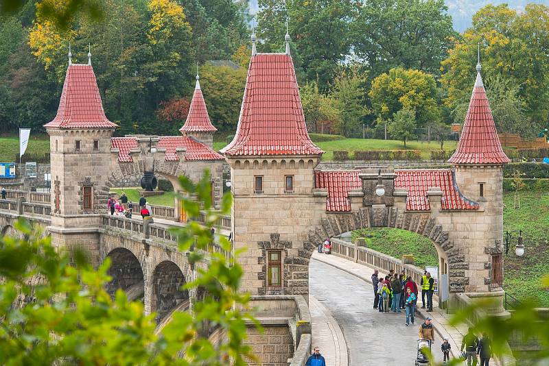 Přehrada Les Království letos slaví 100 let. Den otevřených dveří přilákal řadu zájemců.