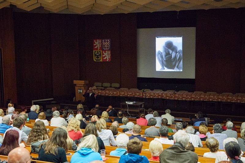 Fotograf Robert Vano v Trutnově - při vernisáži výstavy Od Sahary po Himaláj a při besedě.