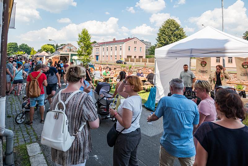 O první ročník trutnovského street food pikniku byl velký zájem.