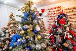 Křehká krása. Družstvo umělecké výroby ve Dvoře Králové nad Labem je největším výrobcem ručně vyráběných a malovaných skleněných vánočních ozdob v Česku a Evropě.