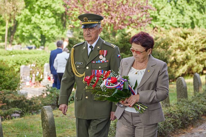 Podplukovník ve výslužbě Josef Svoboda. Od roku 1944 sloužil jako obsluha minometu u 1. československého armádního sboru.