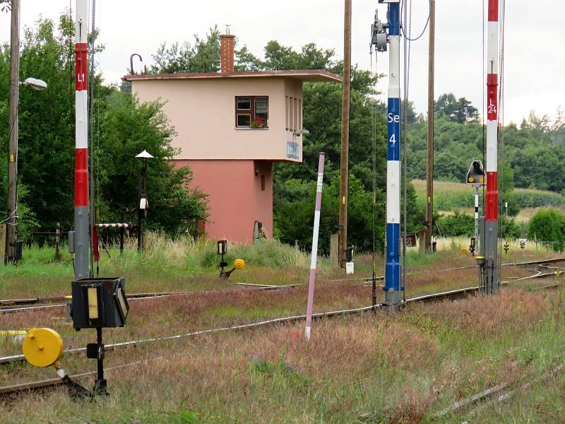 Unikátní stanice Martinice v Krkonoších je pro svůj vzhled a technické vybavení od roku 2016 kulturní památkou.