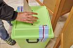 První voliči přišli na Městský úřad v Trutnově hned v pátek ve 14 hodin. Na Trutnovsku volí lidé do kraje a Senátu.