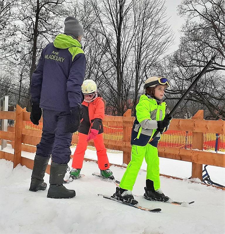 Začátek lyžařské sezóny v Mladých Bukách.