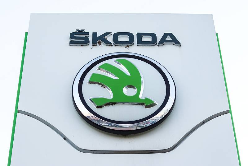 Továrna automobilky Škoda ve Vrchlabí obnovila provoz v pondělí v 6 hodin ráno. Zaměstnanci dostali příděl roušek, pracoviště jsou vybavena dezinfekcí a zároveň všechny prostory se častěji čistí.