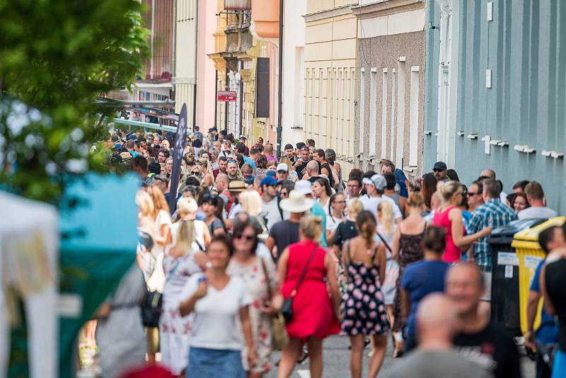 O první ročník trutnovského street food pikniku byl velký zájem.