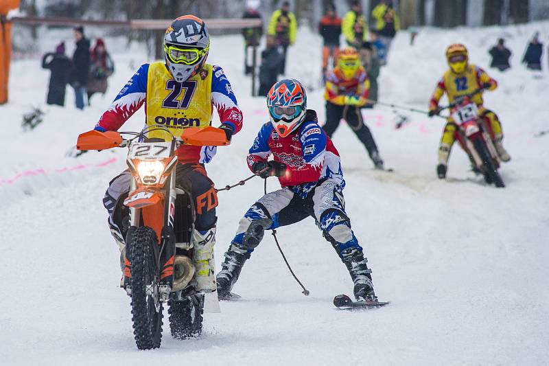 Závod mistrovství ČR v motoskijöringu v Rudníku.