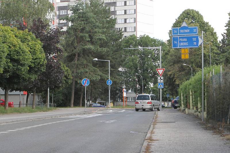 Ve Vrchlabí je hotová rekonstrukce silnice první třídy v Komenského ulici.