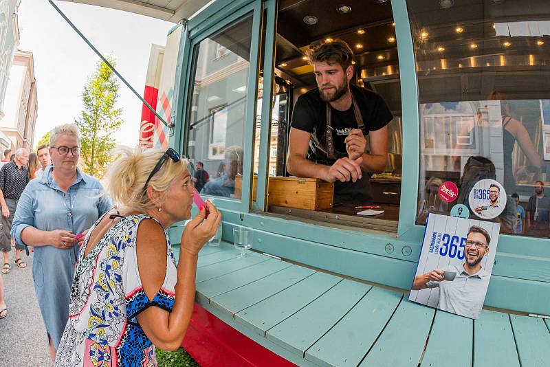 O první ročník trutnovského street food pikniku byl velký zájem.