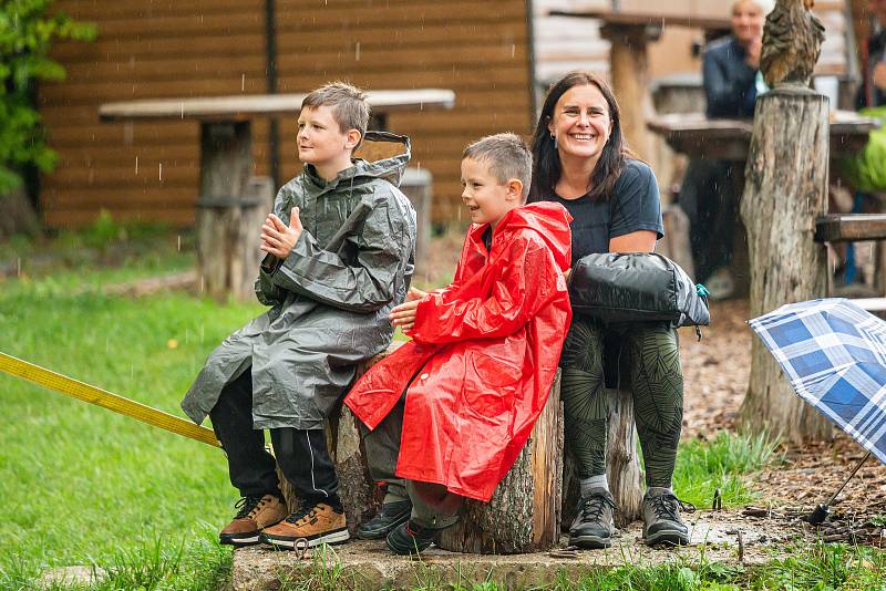 Koncert Michala Hrůzy s kapelou na Štěrbově vile u Přehrady Les Království.