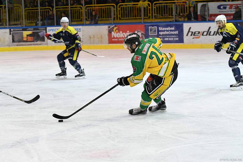 Hokejové druholigové derby Dvůr Králové - Trutnov (3:1).