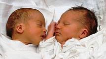 Lucie a Vendulka Buriánovy se narodily 6.ledna v 11.51 a v 11.55 hodin mamince Janě. Vážily 2,67 a 2,215 kg a měřily 46 a 47 cm. S tátou Václavem pojedou do Hostinného.