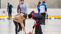 Na zimním stadionu v Trutnově se hrál v sobotu Krkonošský pohár v curlingu.