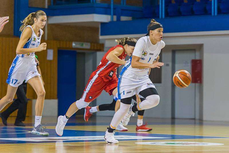 Z duelu Trutnov - Nymburk při basketbalovém turnaji O pohár města Trutnova.