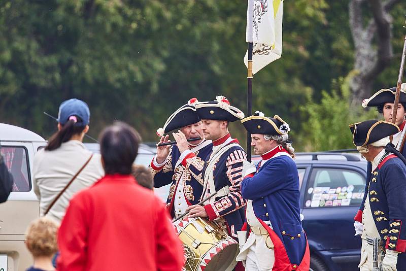 Na poli u Studence u Trutnova se střetli vojáci armád rakousko-saské a pruské, které bojovaly v bitvě v roce 1745.