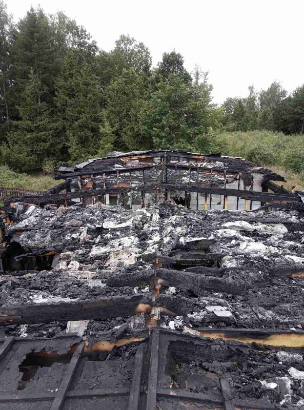 Požár dřevostavby způsobil škodu za asi pět milionů korun.