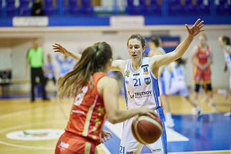 Utkání 7. kola RENOMIA ŽBL basketbalistek: BK Loko Trutnov - BLK Slavia Praha (79:82).