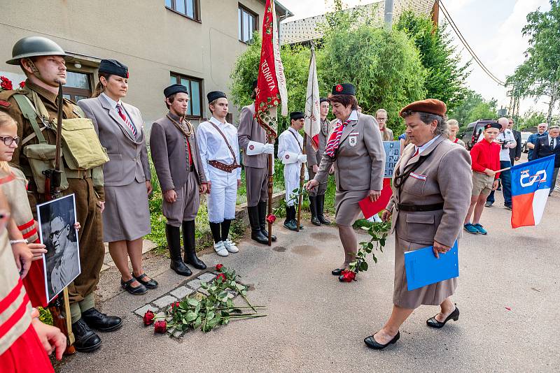 Odhalení kamenů zmizelých veliteli sokolské odbojové skupiny S 21 B Josefu Schejbalovi a jeho spolupracovníkovi Stanislavu Prouzovi v Malých Svatoňovicích.