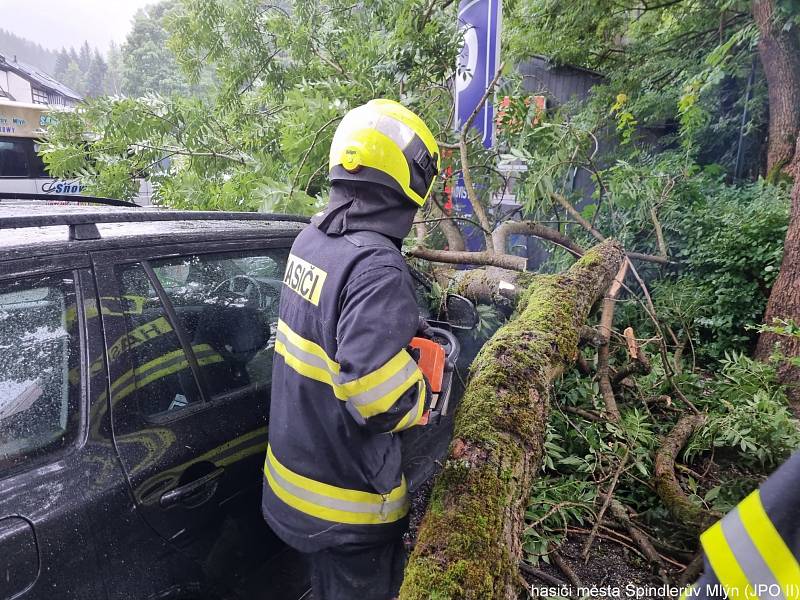 V souvislosti se včerejším deštěm hasiči evidují 25 události