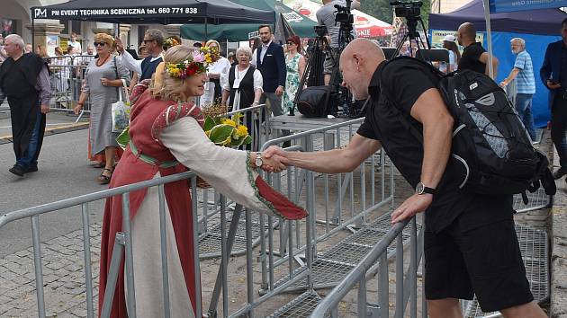 Lidé ze Žacléře se vypravili na jarmark slezských tkalců do polského města Chelmsko Slaskie.