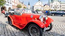 Veteran Car Club Dvůr Králové nad Labem pořádal přehlídku a jízdu historických vozidel Než vypustíme vodu z chladiče.