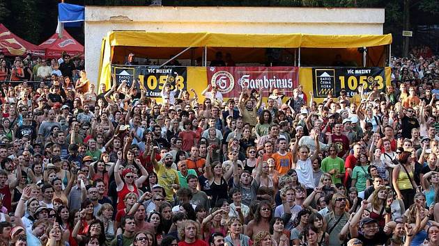 Trutnovský hudební festival každoročně navštíví několik tisíc lidí.