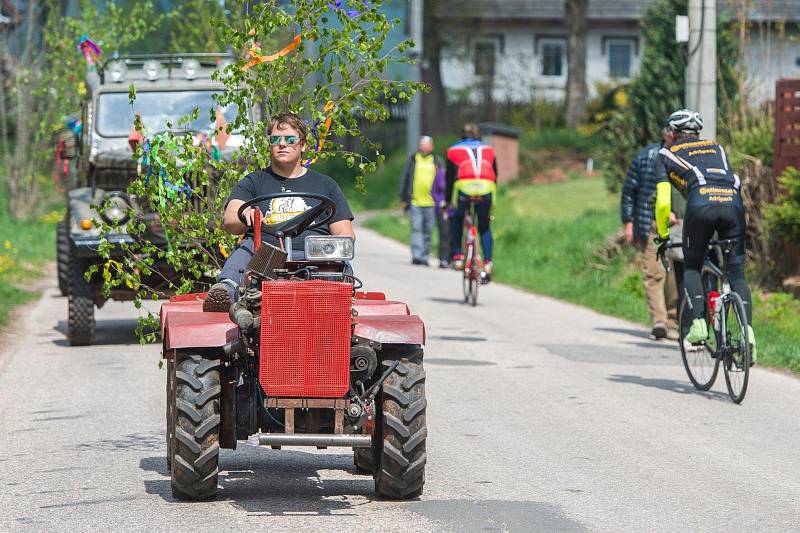 Oslavy 1. máje ve Vlčicích aneb 13. traktoriáda.