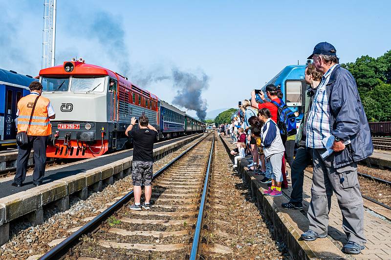 O nedělní Den železnice v Trutnově byl obrovský zájem.