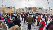 Demonstrace odpůrců protipandemických opatření v Trutnově na Krakonošově náměstí v neděli 23. ledna.