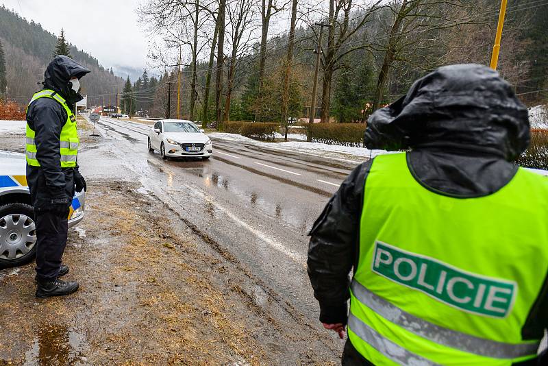 Policisté v sobotu kontrolovali řidiče v Horním Maršově.